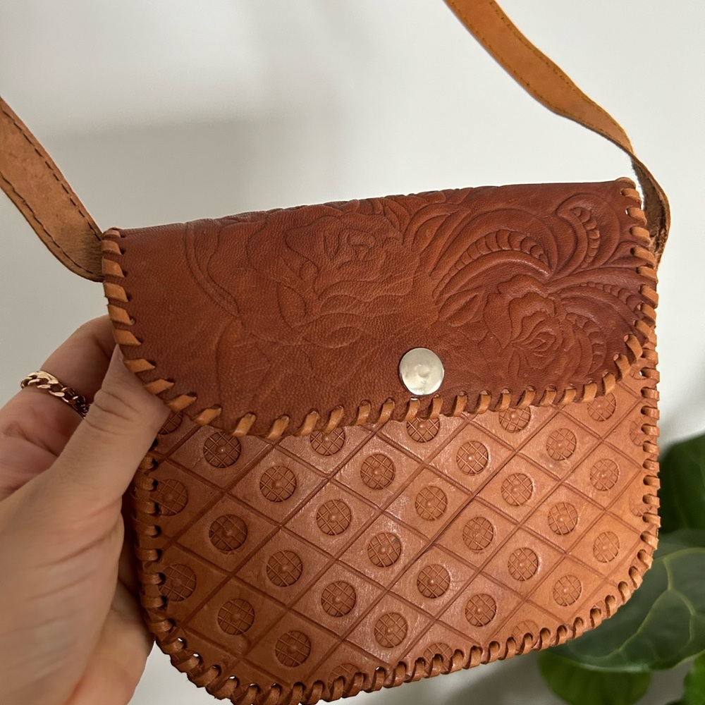 Elegant Brown Leather Crossbody Bag
